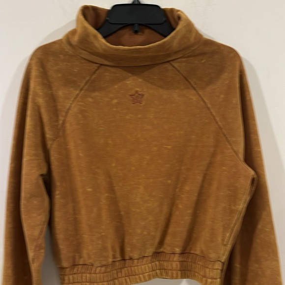 GSUWOO Cropped Caramel Colored Size M Sweatshirt - Picture 6 of 11
